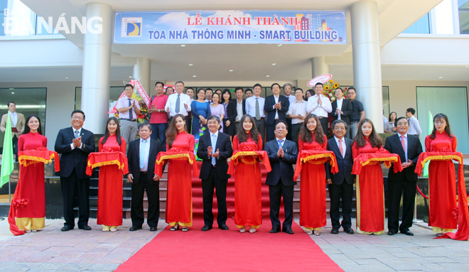 An inauguration ceremony of a smart building at the Da Nang University of Science and Technology