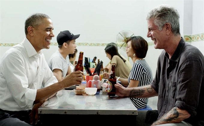 Anthony Bourdain (right) and former US President Barack Obama at a bún chả shop in Hà Nội. — Photo thrillist.com Read more at http://vietnamnews.vn/travel/travellers-notes/465147/cuisine-tour-dedicated-to-anthony-bourdain-launched.html#mu7WjIO5ICKGIesm.99