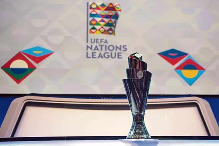 Chiếc cúp UEFA Nations League lần đầu ra mắt công chúng. Chiếc cúp có hình xoắn ốc rất lạ mắt.