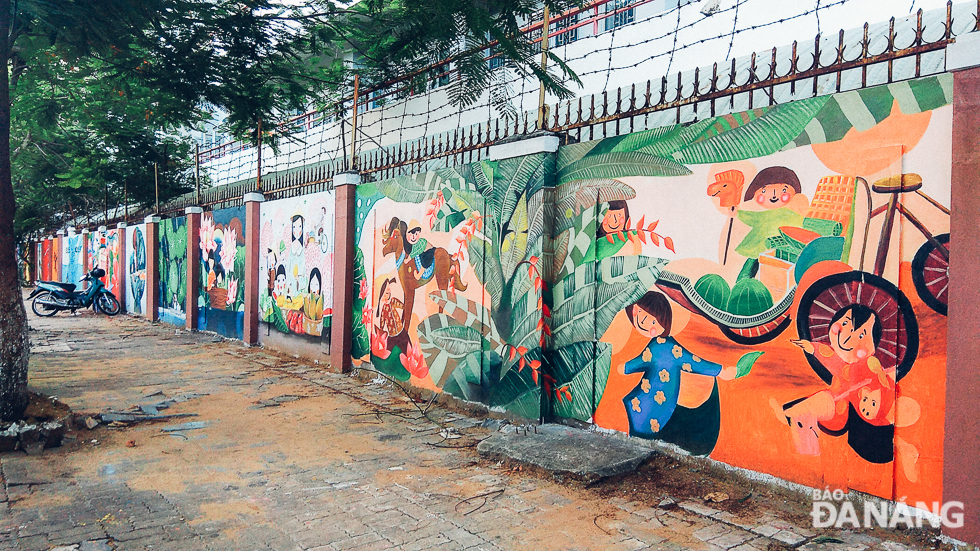 Đây là dự án bích họa thứ hai tại Đà Nẵng được khánh thành trong năm 2018, sau hẻm bích họa ở địa chỉ K75 Nguyễn Văn Linh. Ảnh: XUÂN SƠN