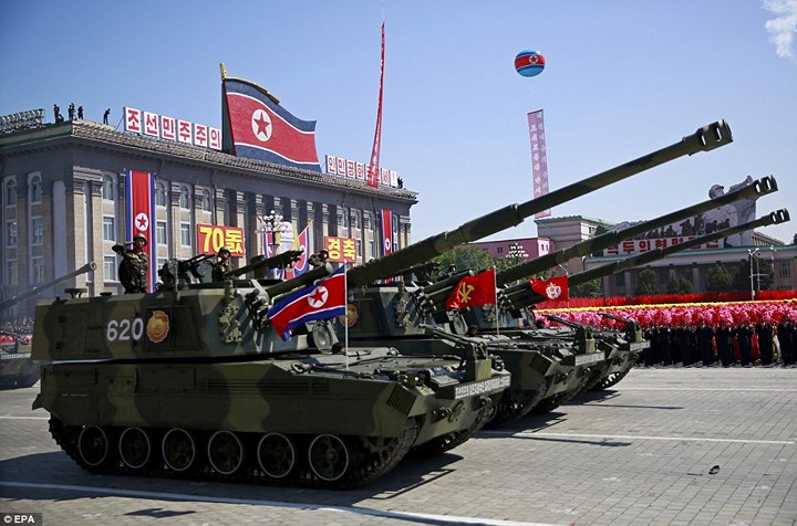 Lực lượng pháo binh và xe thiết giáp của Triều Tiên. Ảnh: EPA.