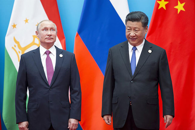 Tổng thống Nga Vladimir Putin (trái) sẽ gặp gỡ Chủ tịch Trung Quốc Tập Cận Bình tại Vladivostok. 				Ảnh: AP