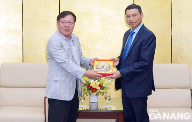 President Kim (left) and Vice Chairman Minh