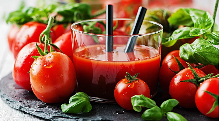 Cà chua: Một số nghiên cứu đã chỉ ra rằng ăn cà chua có thể giúp phòng chống bệnh ung thư tuyến tiền liệt. Các quả cầu màu đỏ giúp bảo vệ các DNA trong các tế bào của bạn khỏi bị hư hại có thể dẫn đến ung thư. Cà chua chứa một nồng độ cao của chất chống oxy hóa hiệu quả gọi là lycopene. 
