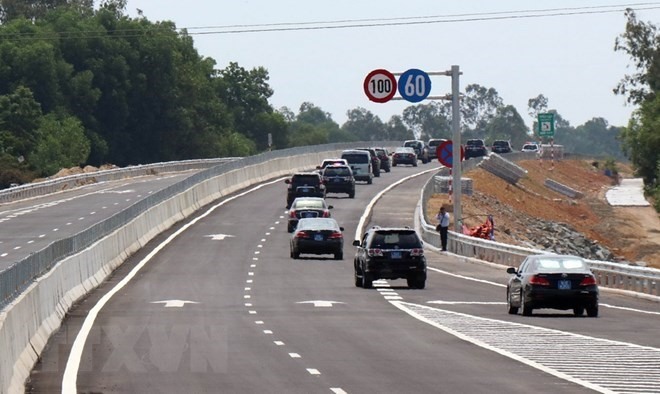 A section of Đà Nẵng-Quảng Ngãi Expressway. — VNA/VNS Photo Trần Tĩnh Read more at http://vietnamnews.vn/society/468865/officials-punished-for-expressway-failings.html#oAAmIL8PbZFTcjUl.99