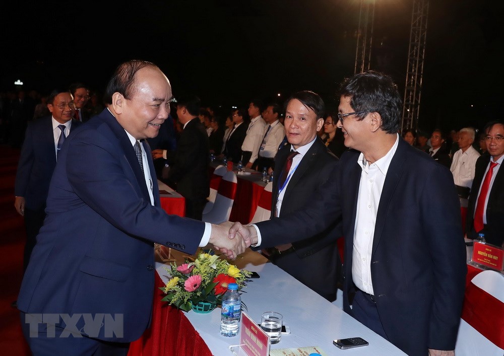 Thủ tướng Nguyễn Xuân Phúc và các đại biểu dự Lễ kỷ niệm. (Ảnh: Thống Nhất/TTXVN)