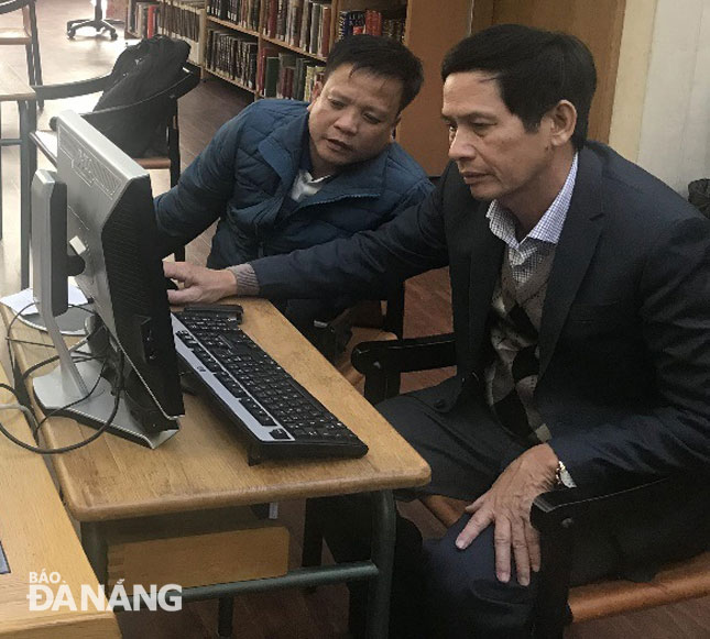 Director of the city’s Culture and Sports Department Huynh Van Hung looking for needed information on the Dien Hai Citadel at the École française d'Extrême-Orient