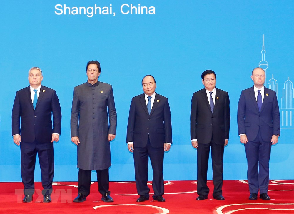 Thủ tướng Nguyễn Xuân Phúc (giữa) và các trưởng đoàn chụp ảnh chung. (Ảnh: Thống Nhất/TTXVN)