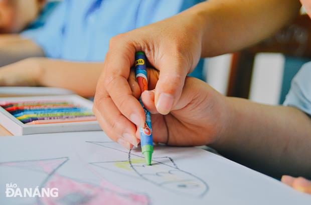 Apart from studying Maths and Vietnamese language, many pupils are helped to study fine arts to develop their thinking, and learn about colours.