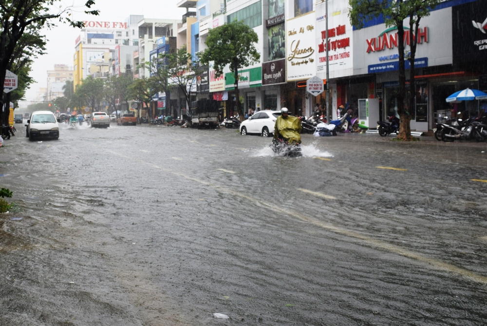 Đà Nẵng chủ động ứng phó với áp thấp và mưa, lũ, sạt lở đất