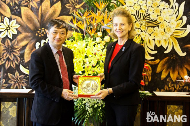 Da Nang People’s Committee Permanent Vice Chairman Dang Viet Dung playing host to Ms Caitlin Wiesen, the Country Director of the United Nations Development Programme (UNDP) in Viet Nam