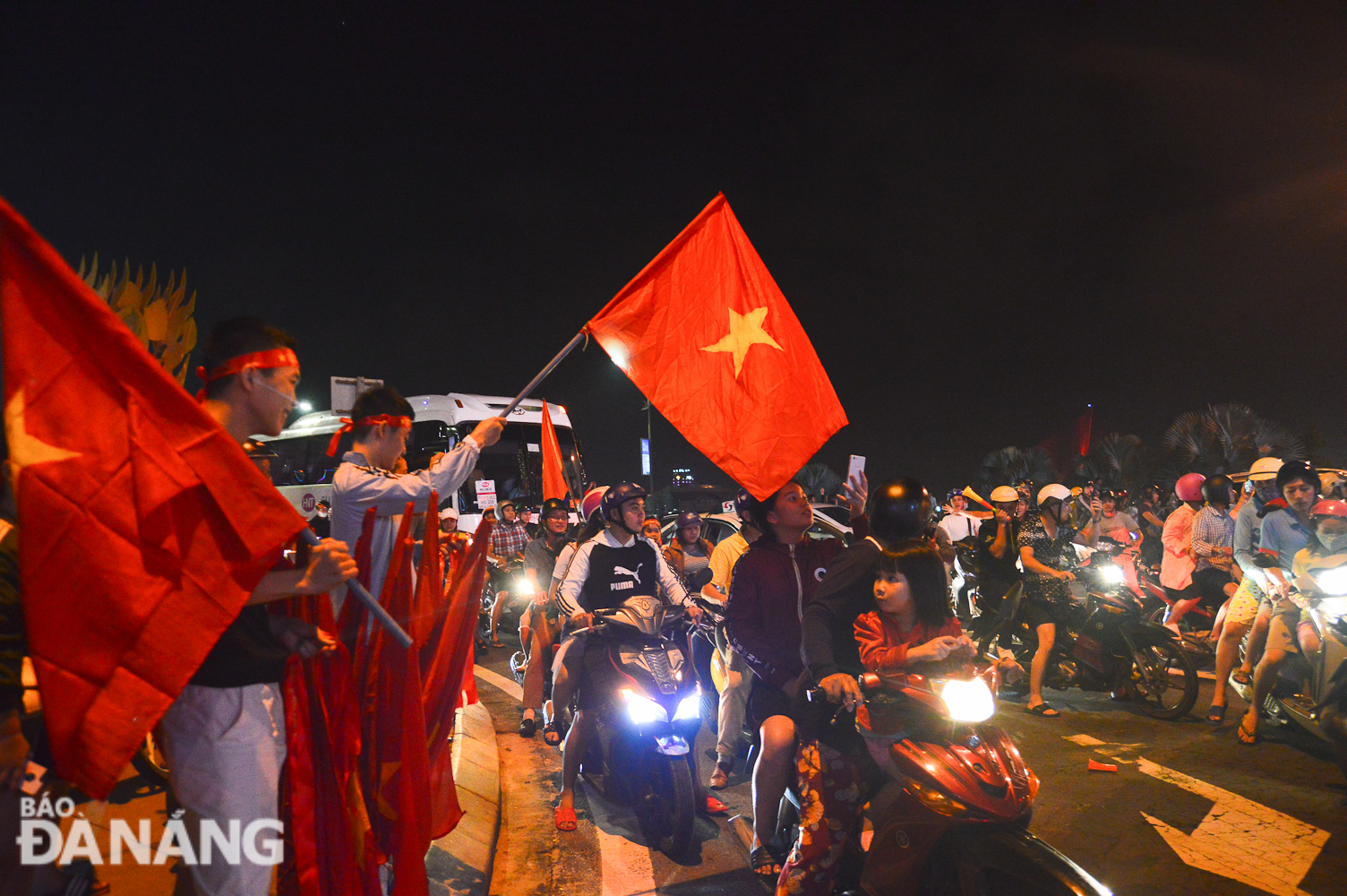 Fans enjoying a sleepless night following Viet Nam’s dramatic win over the Philippines.