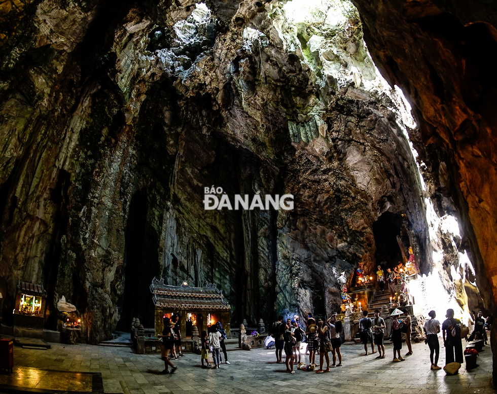 The Huyen Khong Cave is one of the most beautiful, magical, most spiritual movements in the Marble Mountains complex.