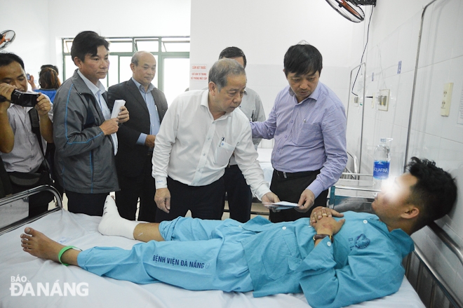 Lãnh đạo Đà Nẵng và Thừa Thiên Huế thăm, hỗ trợ nạn nhân bị tai nạn trên đèo Hải Vân