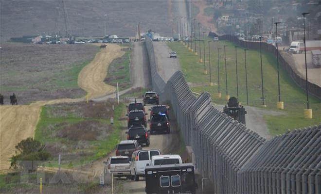Tổng thống Mỹ sẽ xúc tiến xây bức tường biên giới trong 21 ngày