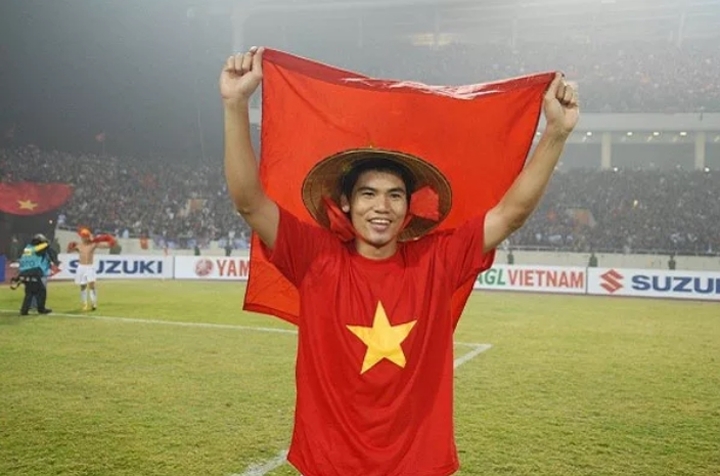 Tiền vệ trái Huỳnh Quang Thanh