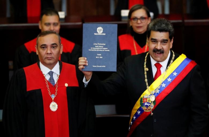 Ông Maduro cũng cam kết bảo vệ nền độc lập và toàn vẹn lãnh thổ, đem lại sự phát triển kinh tế và thịnh vượng xã hội cho nhân dân, cũng như tiếp tục con đường xây dựng Chủ nghĩa Xã hội thế kỷ 21.