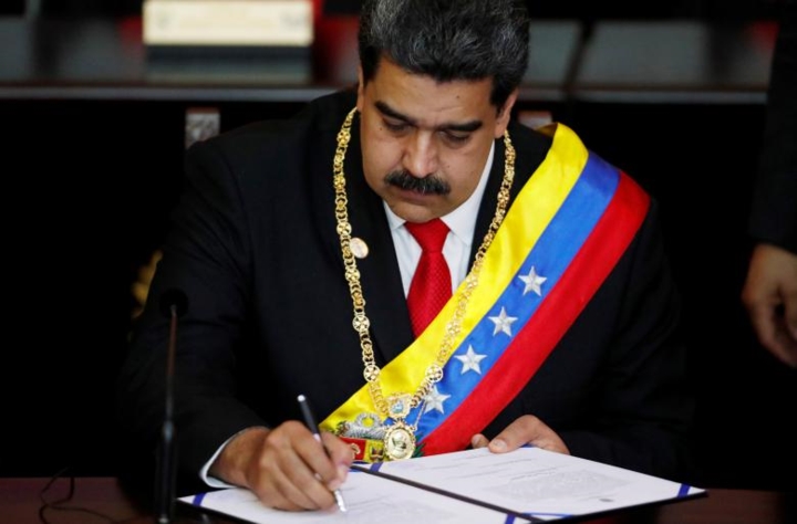 Ông Maduro nói: “Họ đang cố gắng biến một lễ nhậm chức bình thường thành một cuộc chiến tranh thế giới”.