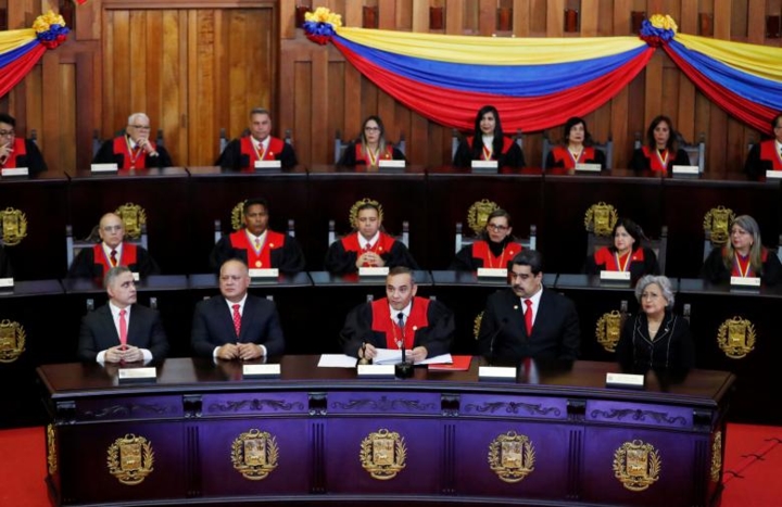 Mỹ từ chối công nhận tính hợp pháp của Tổng thống Maduro và kêu gọi chính phủ trao quyền cho phe đối lập.