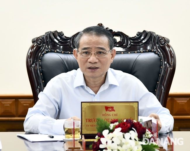 Ủy viên Trung ương Đảng, Bí thư Thành ủy Trương Quang Nghĩa phát biểu tại cuộc họp. Ảnh: ĐẶNG NƠ