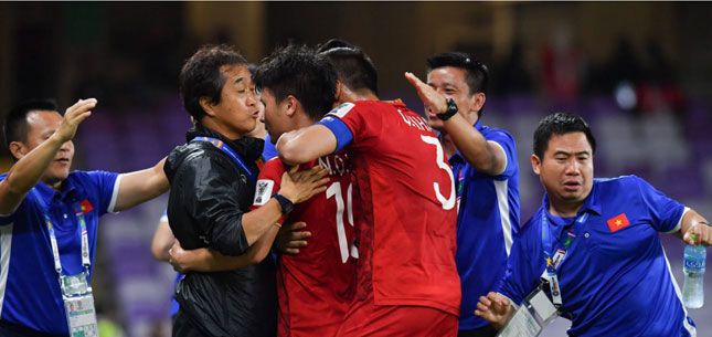 Để có được niềm vui như trong trận thắng Yemen (ảnh), đội tuyển Việt Nam vẫn còn phải cải thiện những khiếm khuyết trong những trận đấu phía trước. Ảnh: AFC