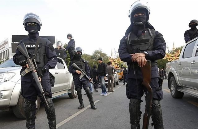Rộ tin đồn đảo chính, cảnh sát chống bạo động Thái Lan báo động cao
