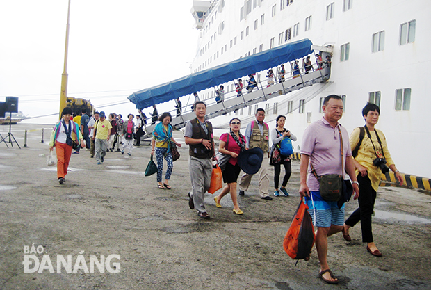 Tàu du lịch liên tục cập cảng Đà Nẵng