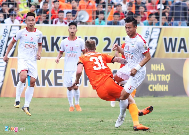 Midfielder Que Ngoc Hai’s (right) crunching tackle on Da Nang’s Dominik Schmidt. The challenge broke Schmidt’s rib and earned Hai a yellow card.