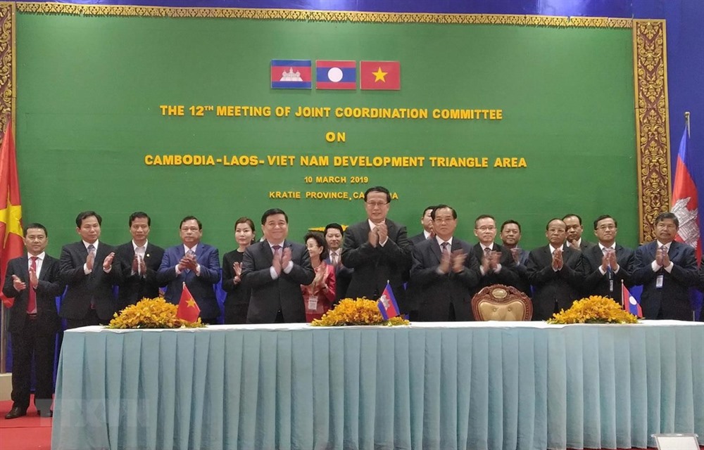 Representatives of Cambodia, Laos and Viet Nam have agreed to assign Viet Nam to devise an action plan for effectively implementing the Agreement on Trade Promotion and Facilitation in the CLV Development Triangle Area, signed in 2016 in Siem Reap, Cambodia.