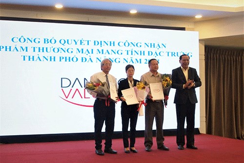 The “Da Nang Value 2018” certificate was recently presented to six locally-made products (Photo: thoibaotaichinhvietnam.vn)