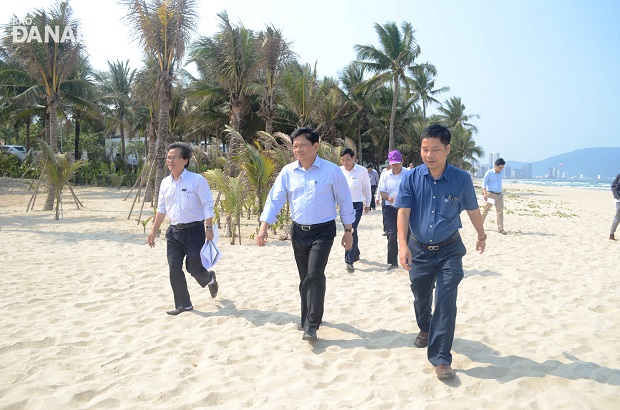  Apart from the opening of public beach access, a 3m-wide, 455m long coastal route to the east of tourist areas in Ngu Hanh Son District will be built at an estimated cost of  7.93 billion VND.
