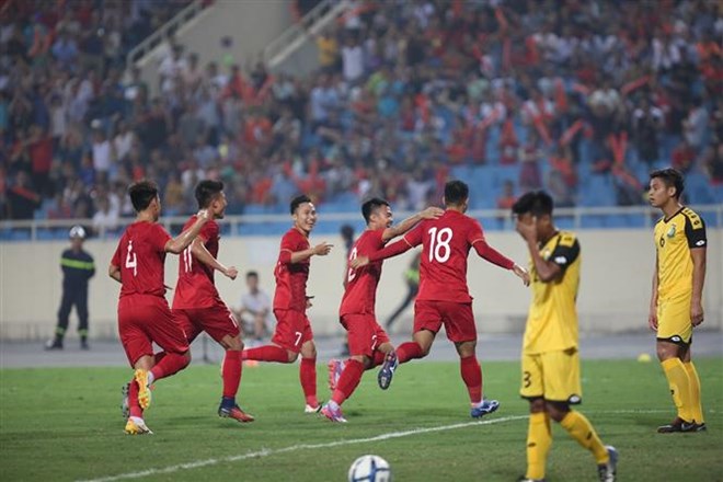 Viet Nam (in red) thrash Brunei 6-0 on March 22. (Photo: VNA)