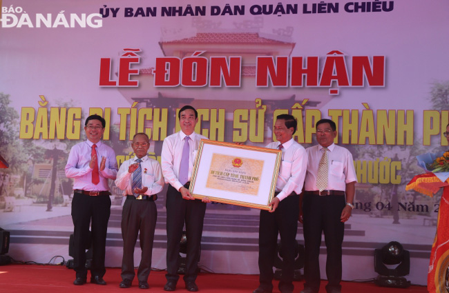 Đón nhận bằng xếp hạng di tích cấp thành phố Căn cứ B1 Hồng Phước