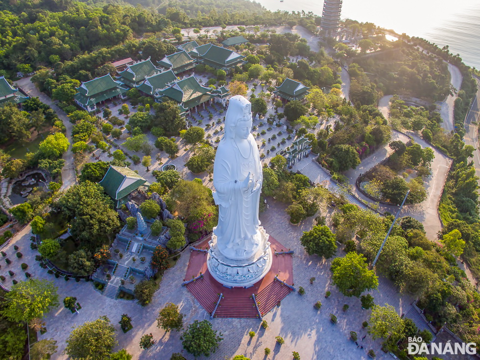 The most highlight of the pagoda is the Avalokitesvara Bodhisattva statue. The 67m-high statue standing on a 35m-high lotus-shaped pedestal is the tallest of its kind in Viet Nam. The statue was carved by sculptors Thuy Lam and Chau Viet Thanh. 