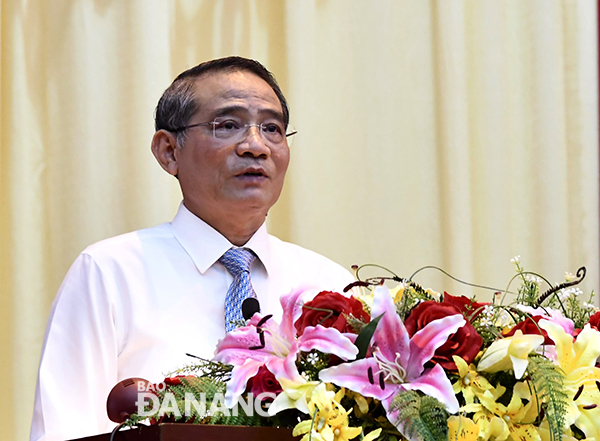 Ủy viên Trung ương Đảng, Bí thư Thành ủy, Trưởng đoàn đại biểu Quốc hội Đà Nẵng Trương Quang Nghĩa phát biểu tại buổi tiếp xúc cử tri.