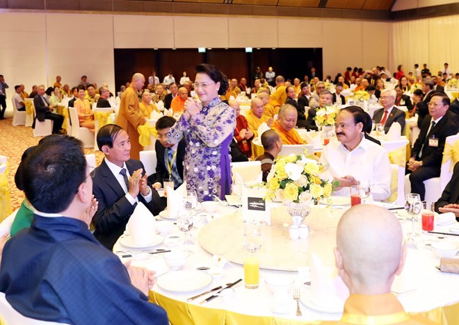 National Assembly Chairwoman Nguyen Thi Kim Ngan stands among international participants at the banquet (Photo: VNA)
