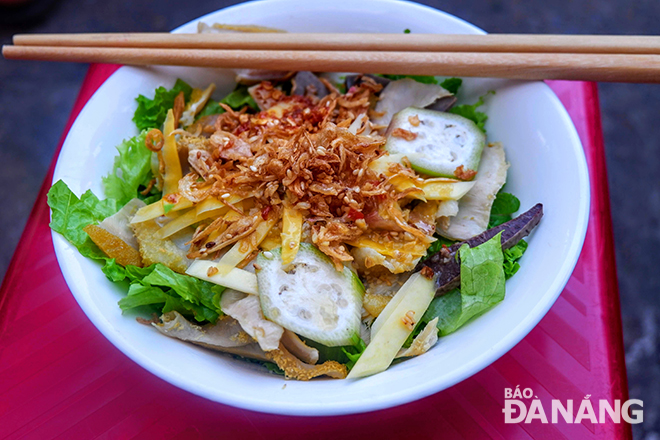 A bowl of Da Nang-style mixed ‘pha lau’