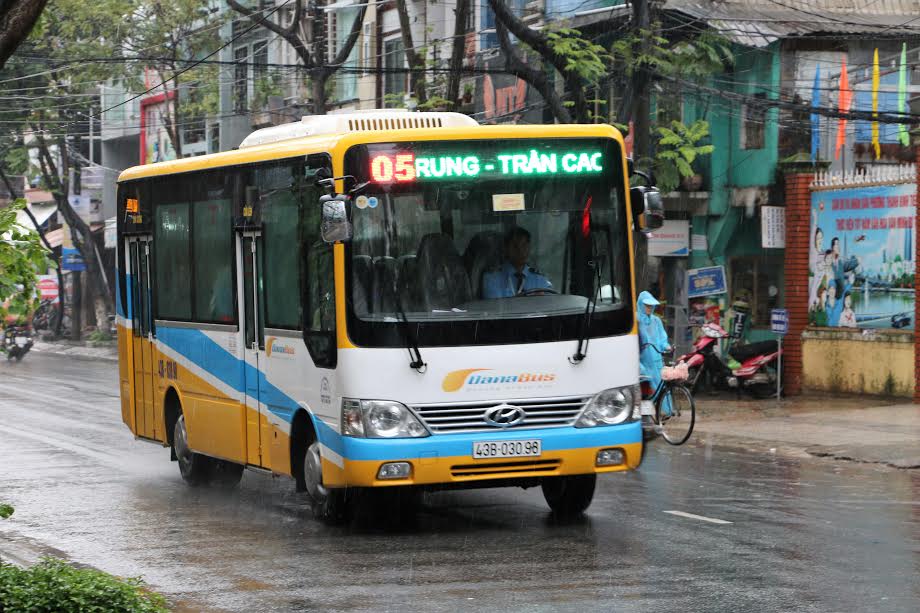 Vận động người dân sử dụng 12 tuyến xe buýt trợ giá