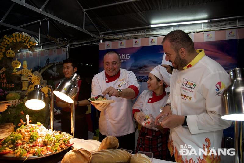 DNIFF 2019 is being attended by famous international chefs from the participating foreign countries, namely Germany, Mexico, Australia, India, China, Srilanka, Lebanon, Sweden, America, Turkey, Greece, Malaysia and Singapore. They are showing off their cooking skills at the event.