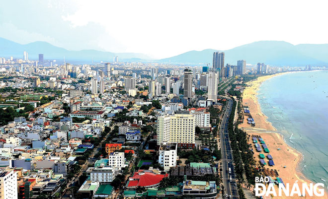 Đảng bộ thành phố tập trung chăm lo công tác xây dựng và chỉnh đốn Đảng để bảo đảm lãnh đạo phát triển Đà Nẵng tương xứng với vai trò, vị thế trong những năm đến. Trong ảnh: Một góc đô thị quận Sơn Trà với hạ tầng phát triển nhanh, hiện đại. 