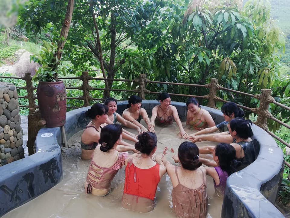 Độc đáo khu tắm bùn nằm giữa lòng núi tại Đà Nẵng
