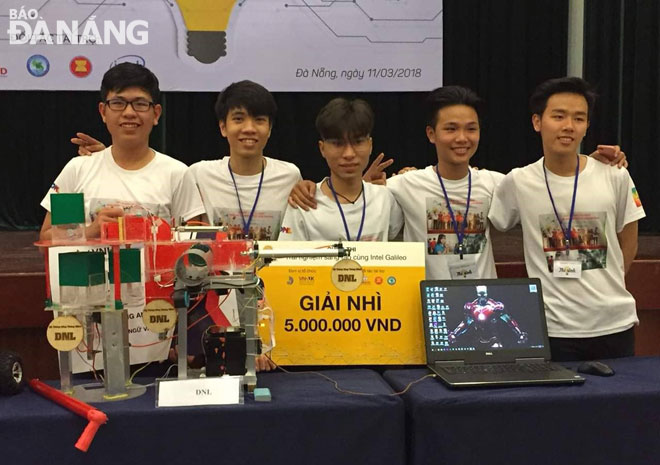  Hieu (centre) and his teammates receiving a second prize at the municipal-level ‘Creative Experience Competition with Intel Galileo U-Invent’ competition 2017 for their smart sewer system