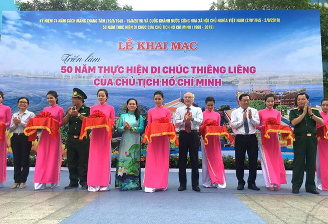 Khai mạc triển lãm ảnh 50 năm thực hiện Di chúc Chủ tịch Hồ Chí Minh