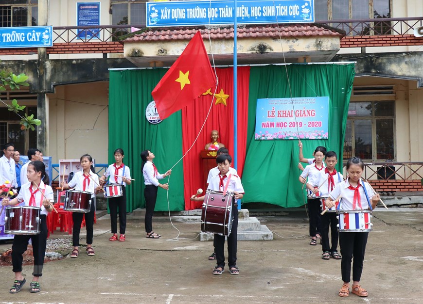 Lễ chào cờ tại Lễ khai giảng của tại trường Trung học cơ sở Lê Qúy Đôn, xã Ya Tờ Mốt, huyện biên giới Ea Súp, tỉnh Đắk Lắk. (Ảnh: Tuấn Anh/TTXVN)