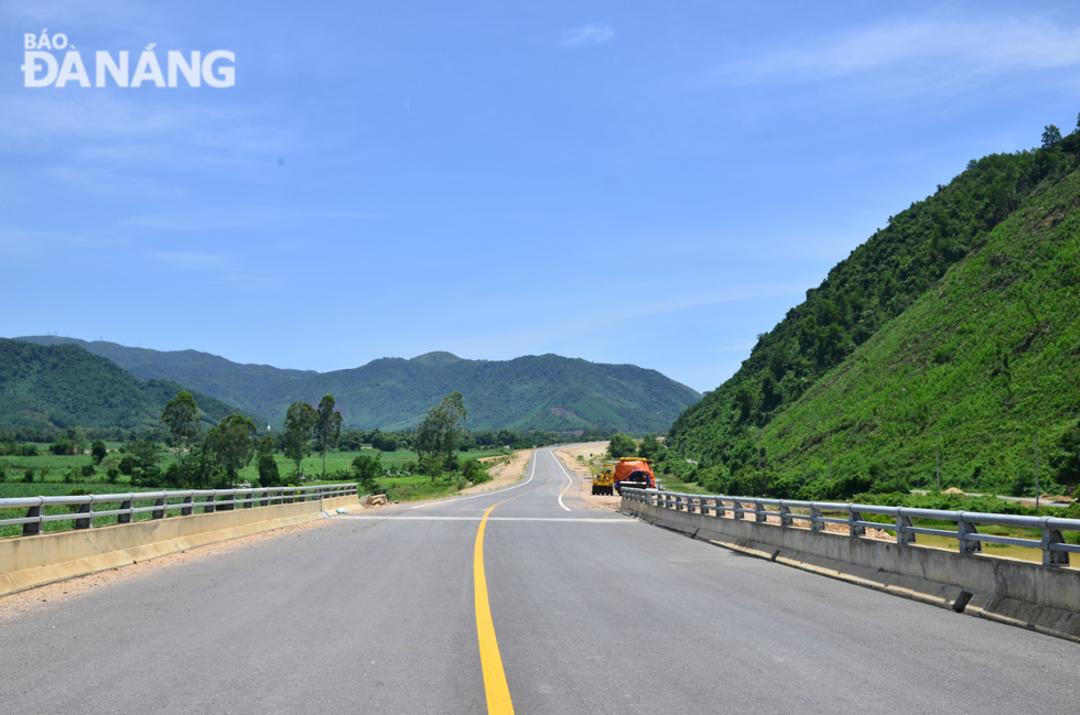 Điểm đầu của dự án cao tốc La Sơn - Túy Loan đặt tại ngã ba La Sơn (huyện Phú Lộc, tỉnh Thừa Thiên Huế) và kết thúc tại nút giao thông Túy Loan (huyện Hòa Vang, thành phố Đà Nẵng). 