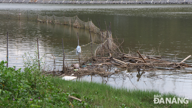 Nhiều ý kiến lo ngại tình trạng lấn sông nuôi tôm sẽ ảnh hưởng tới môi trường trên sông Cu Đê. 