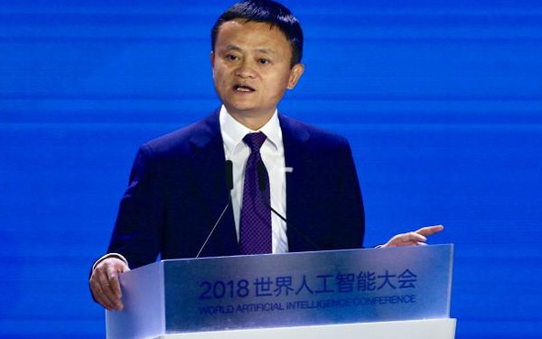 Tỷ phú Jack Ma năm nay mới 55 tuổi. Ông nổi tiếng thế giới về tài kinh doanh và phương châm sống và làm việc. (Ảnh: CNN)