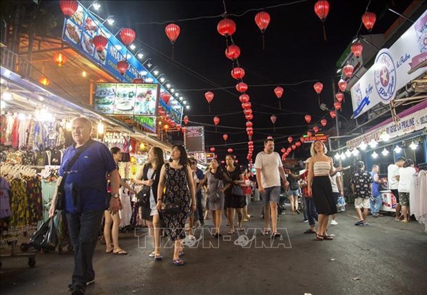 Foreign visitors at Phu Quoc night market (Source: VNA)