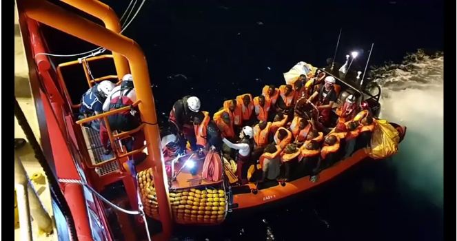 Tàu Ocean Viking cứu hộ 176 người di cư trên biển Địa Trung Hải