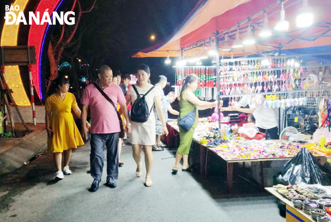 Nếu chỉ dừng ở các chợ đêm thôi chưa đủ mà cần có thêm các sản phẩm dịch vụ khác để du khách có thể vui chơi, giải trí về đêm khi lưu trú tại Đà Nẵng.